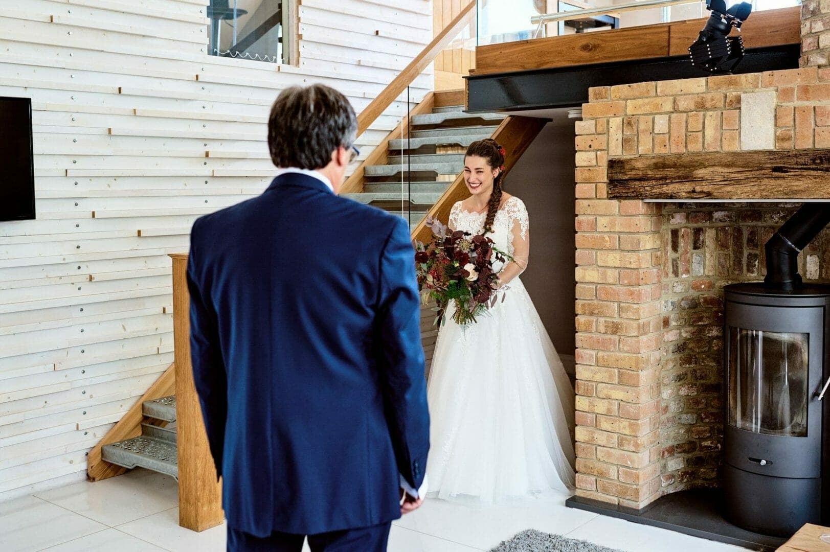 dad sees bride for the first time