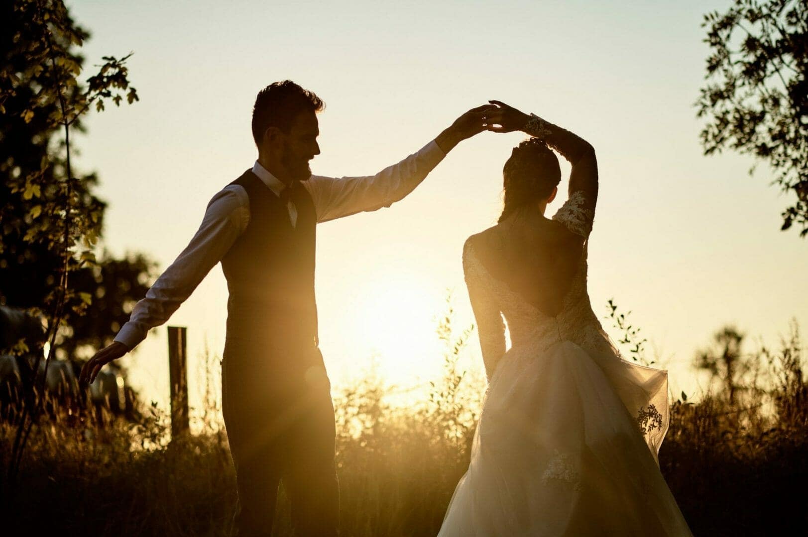 Golden hour photography at wedding